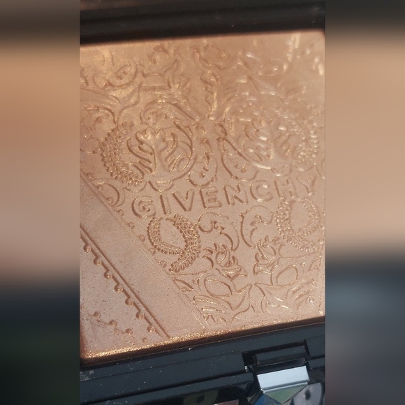 GIVENCHY Teint Couture SHIMMER Powder COLOR: 02 Shimmery Gold FACE HIGHLIGHTER. - Picture 4 of 11